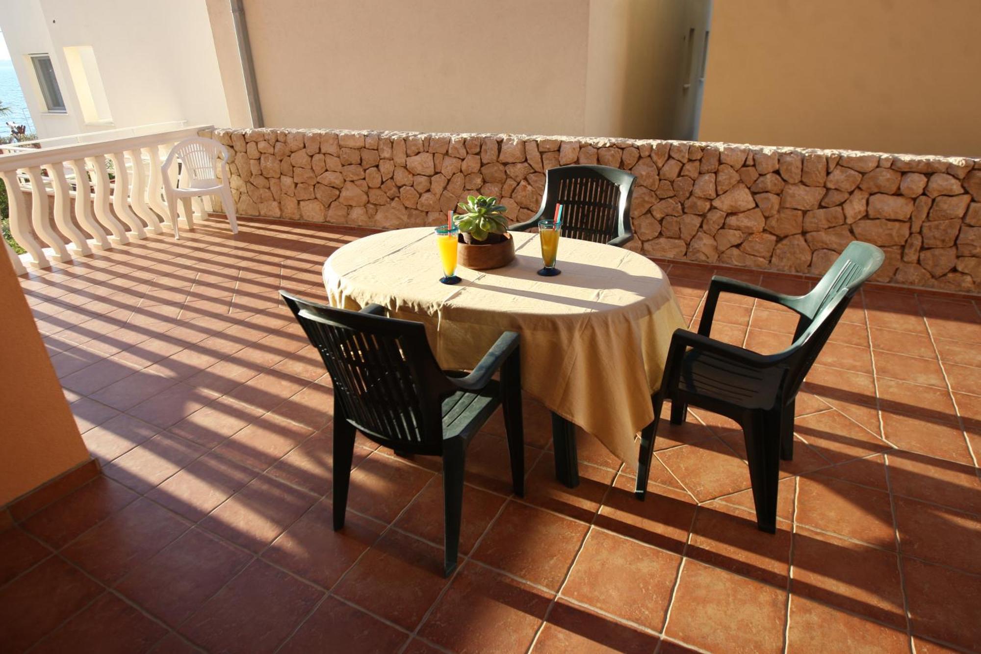 Apartma Sea View Nina Vrsi