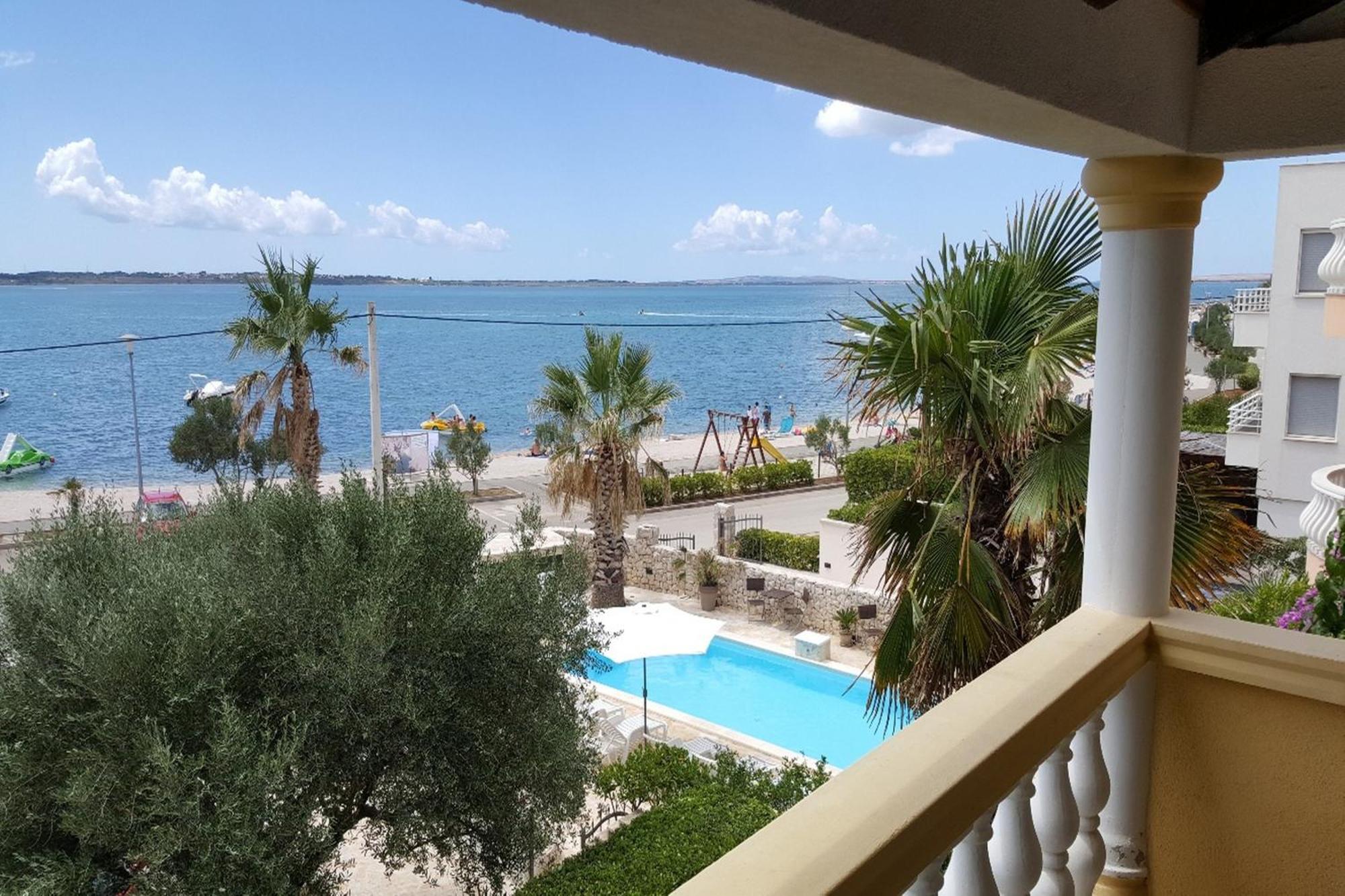 Sea View Nina