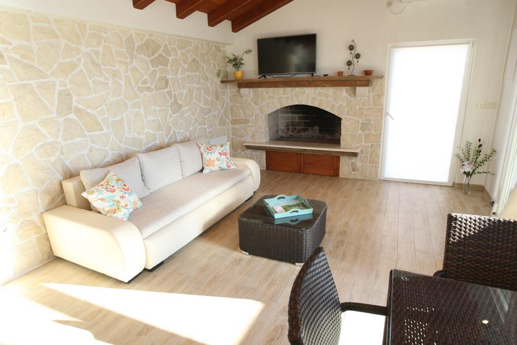Sea View Nina Apartma *